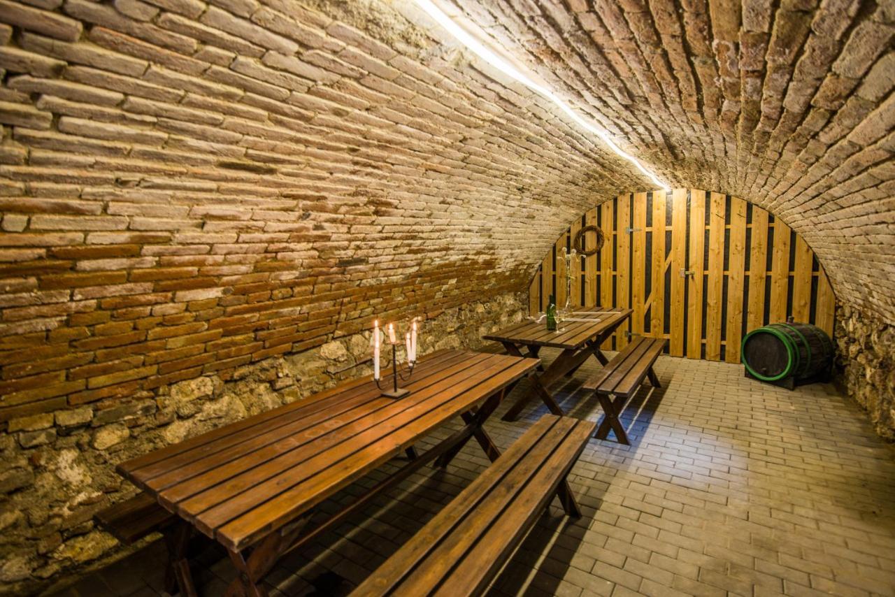 Malovany Dvorecek Dolni Dunajovice Exterior photo