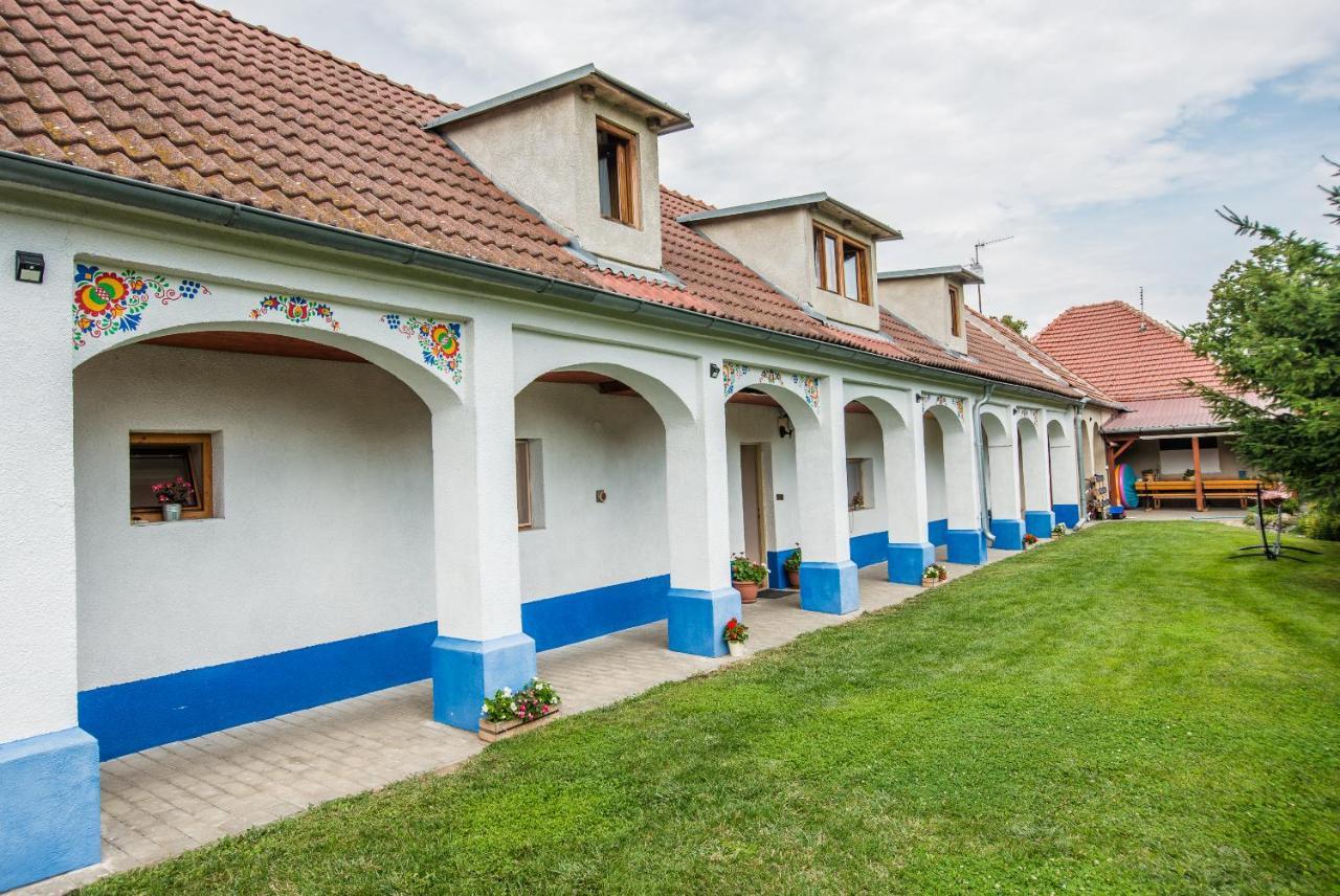Malovany Dvorecek Dolni Dunajovice Exterior photo