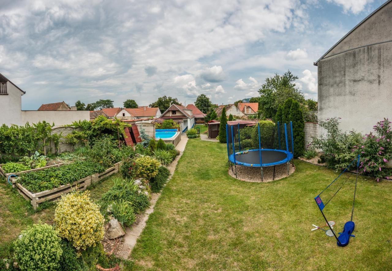 Malovany Dvorecek Dolni Dunajovice Exterior photo